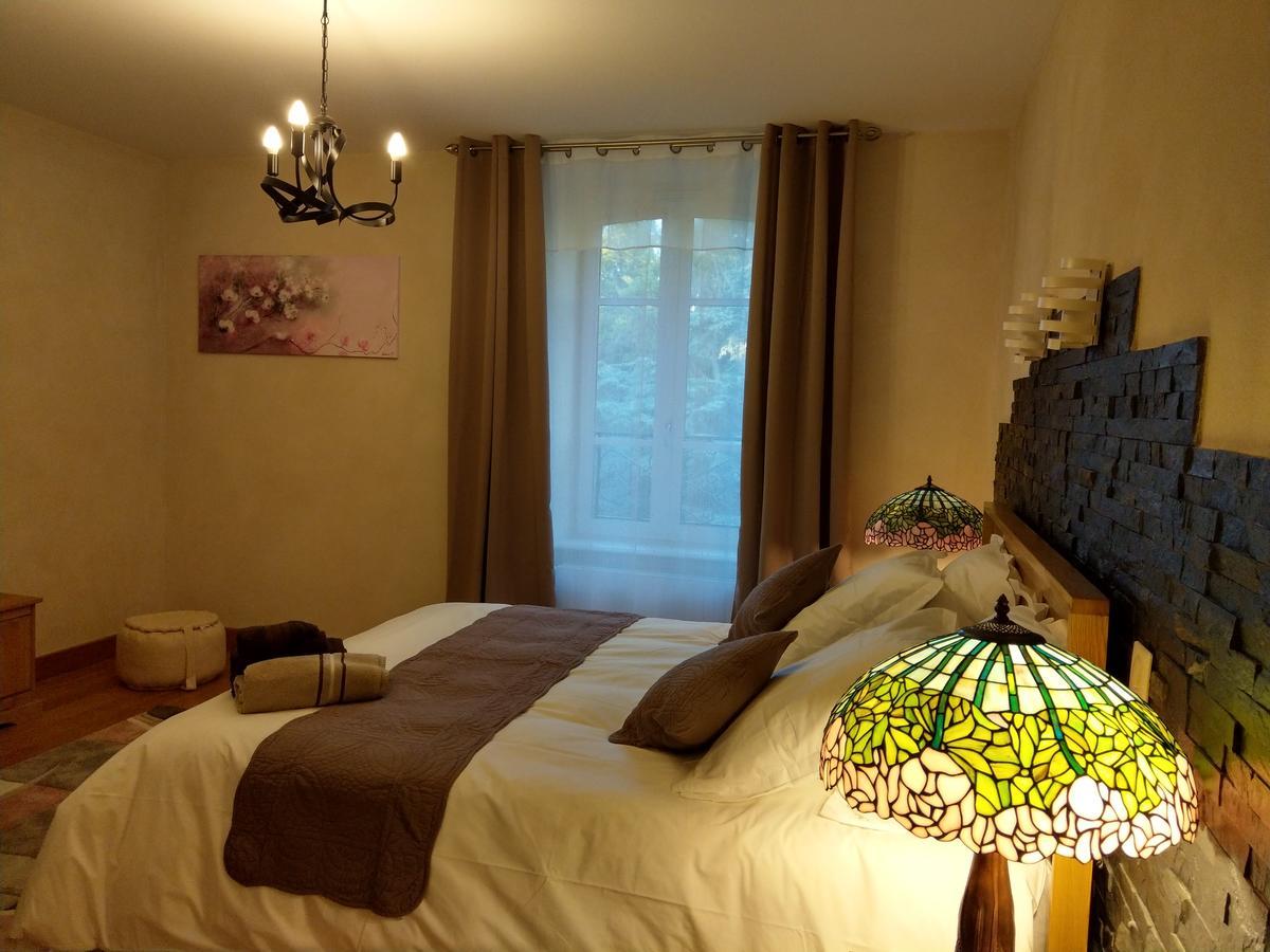 Les Chambres D'Hotes De La Frissonnette Auzelles Eksteriør bilde
