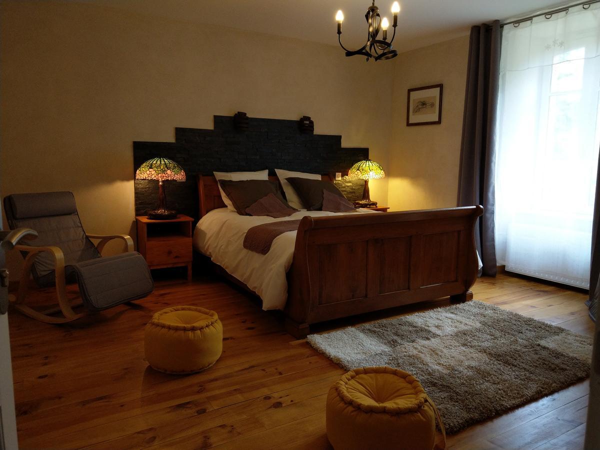 Les Chambres D'Hotes De La Frissonnette Auzelles Eksteriør bilde