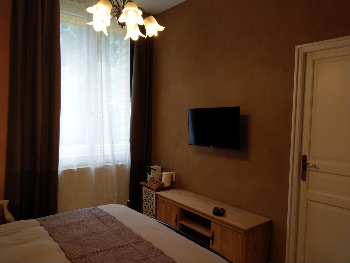 Les Chambres D'Hotes De La Frissonnette Auzelles Eksteriør bilde