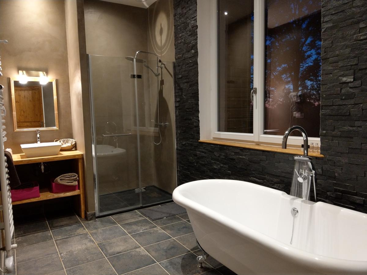 Les Chambres D'Hotes De La Frissonnette Auzelles Eksteriør bilde