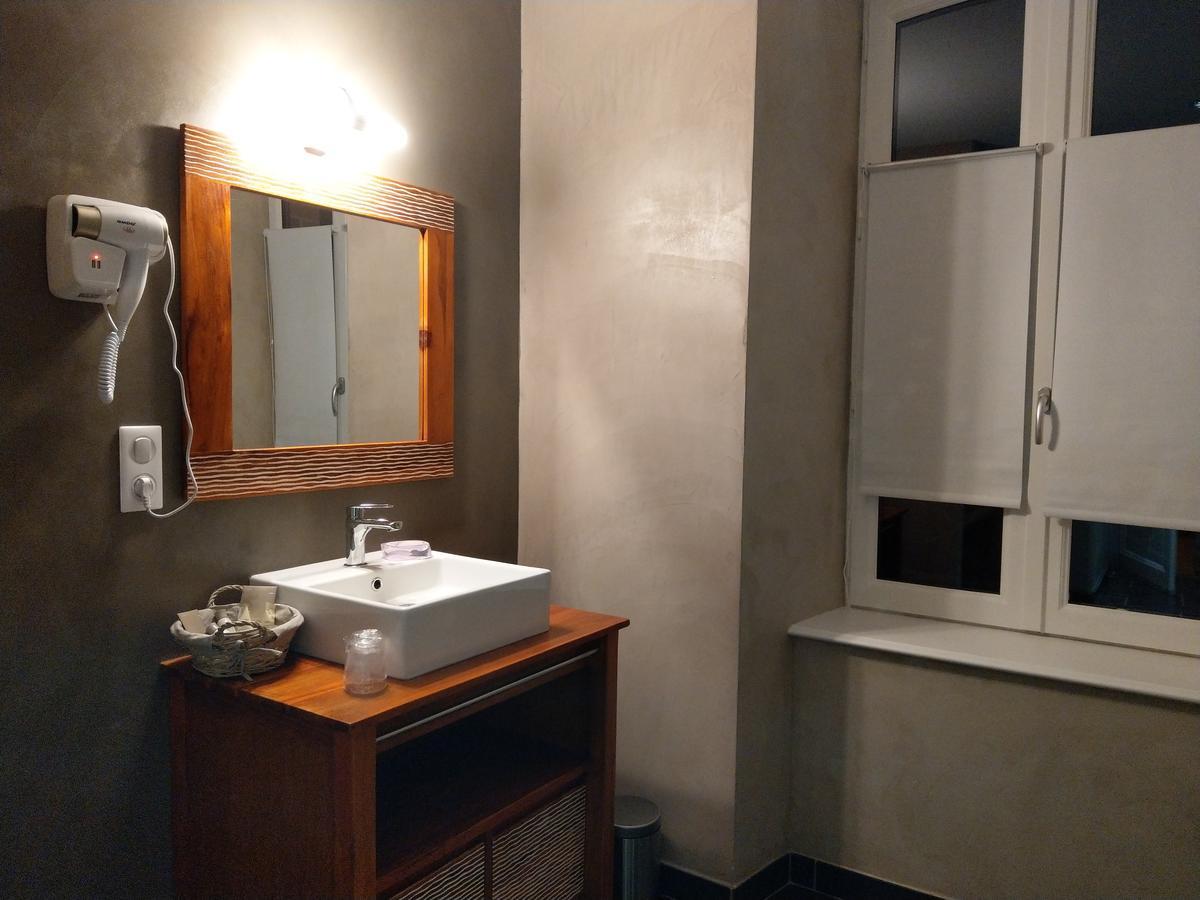 Les Chambres D'Hotes De La Frissonnette Auzelles Eksteriør bilde