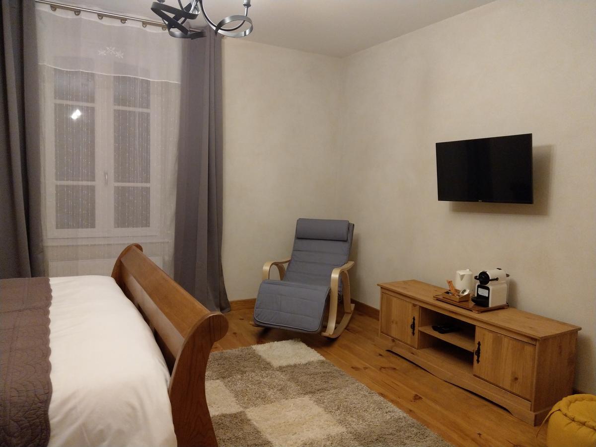 Les Chambres D'Hotes De La Frissonnette Auzelles Eksteriør bilde