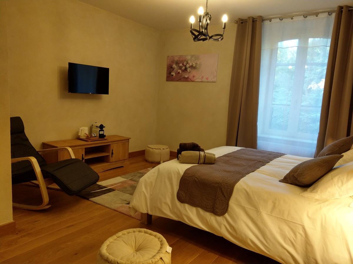 Les Chambres D'Hotes De La Frissonnette Auzelles Eksteriør bilde