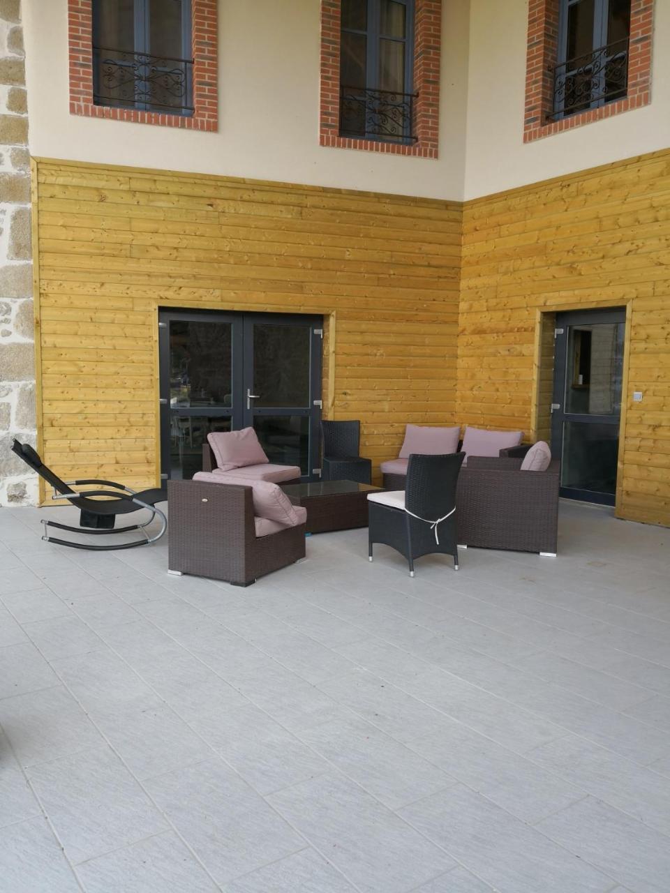 Les Chambres D'Hotes De La Frissonnette Auzelles Eksteriør bilde