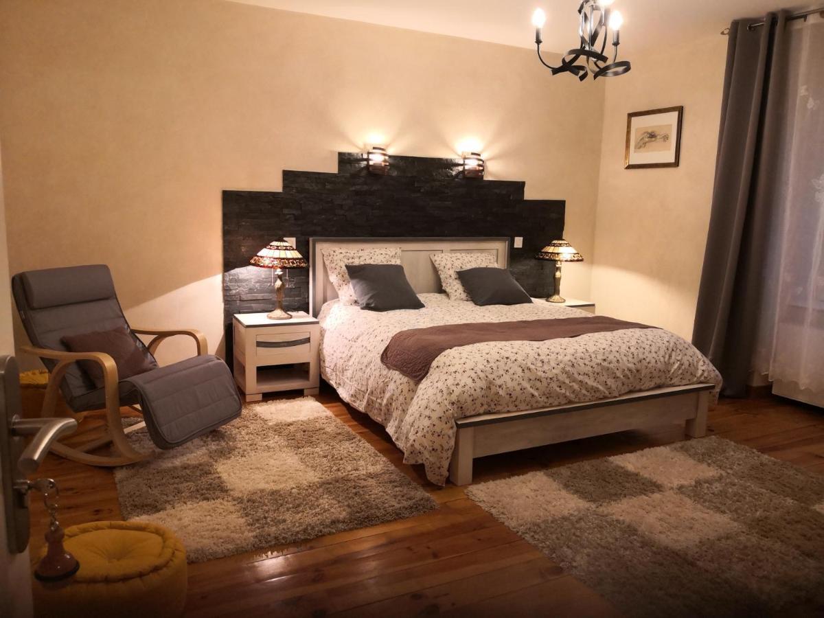 Les Chambres D'Hotes De La Frissonnette Auzelles Eksteriør bilde