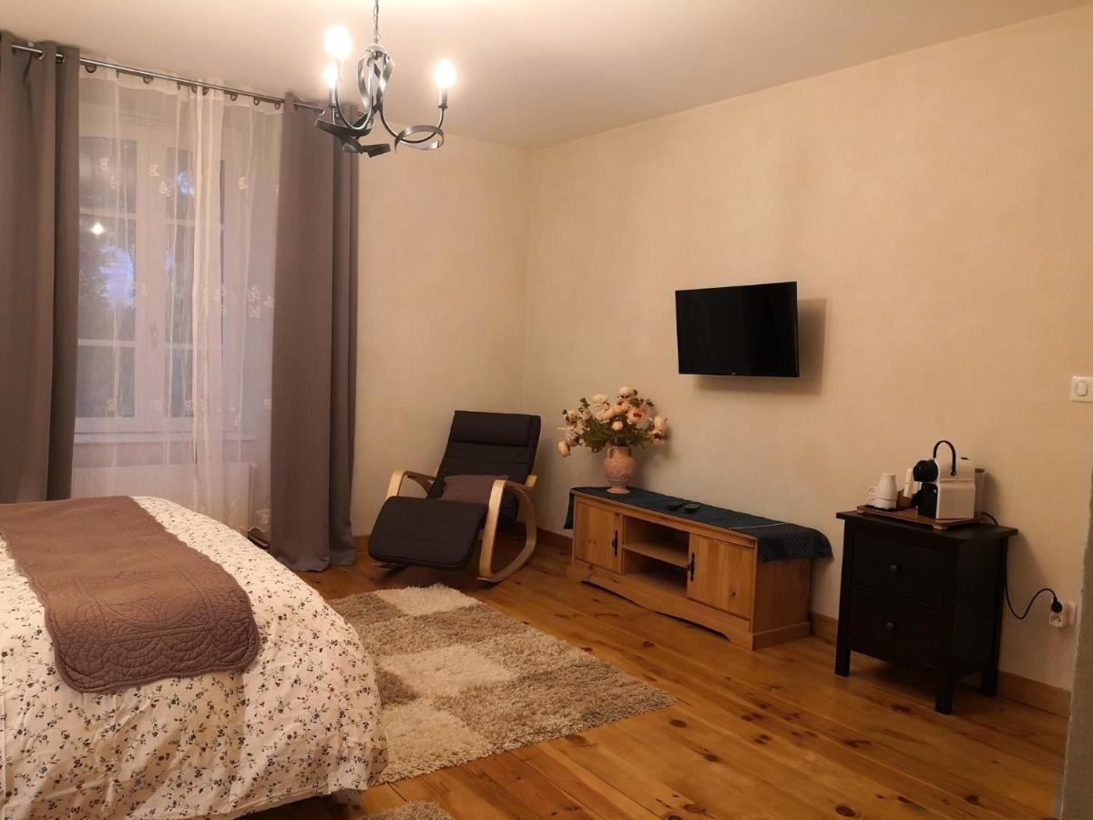 Les Chambres D'Hotes De La Frissonnette Auzelles Eksteriør bilde